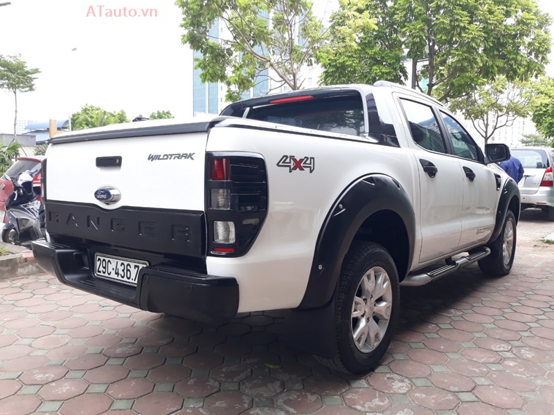 Xe dẫn động 2 cầu, gài cầu điện, sử dụng động cơ dầu diesel cực tiết kiệm