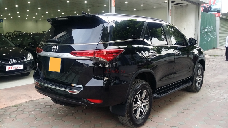 Xe lắp nhiều phụ kiện ngoại thất và nội thất