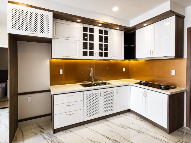 Tủ bếp kính cường lực rất an toàn khi sử dụng.