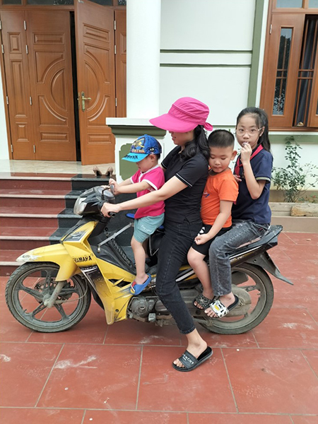 ghế gắn xe máy cho bé