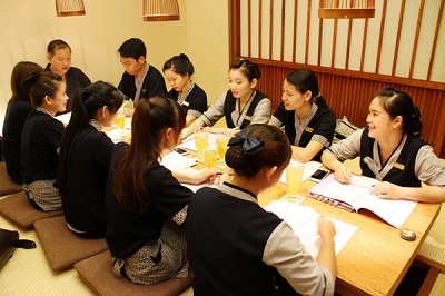 nguoi-nhat-quan-ly-nha-hang-nhu-the-nao?-2