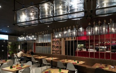 Xu-huong-trang-tri-nha-hang-ma-cac-quan-ly-khong-the-bo-qua-2