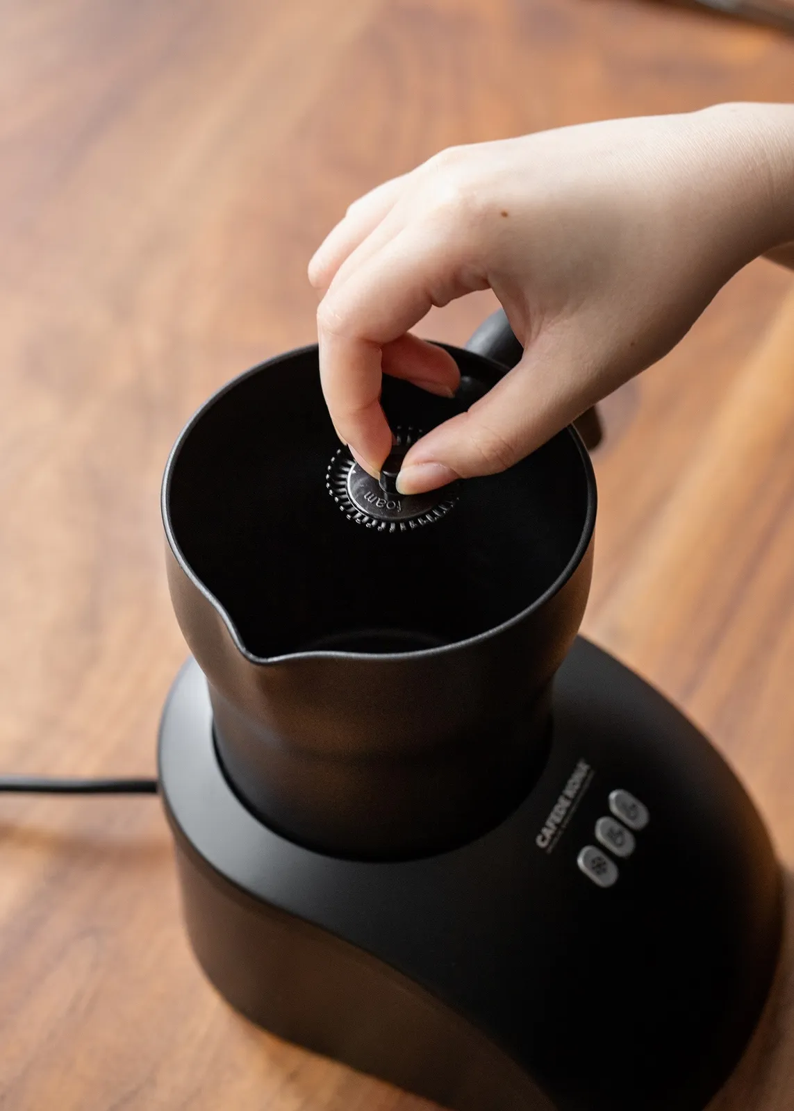 Máy đánh sữa nóng lạnh tự động 250ml Cafede Kona - ảnh 15