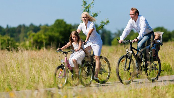 Đạp xe đạp thể thao tăng cường sức khỏe mỗi ngày