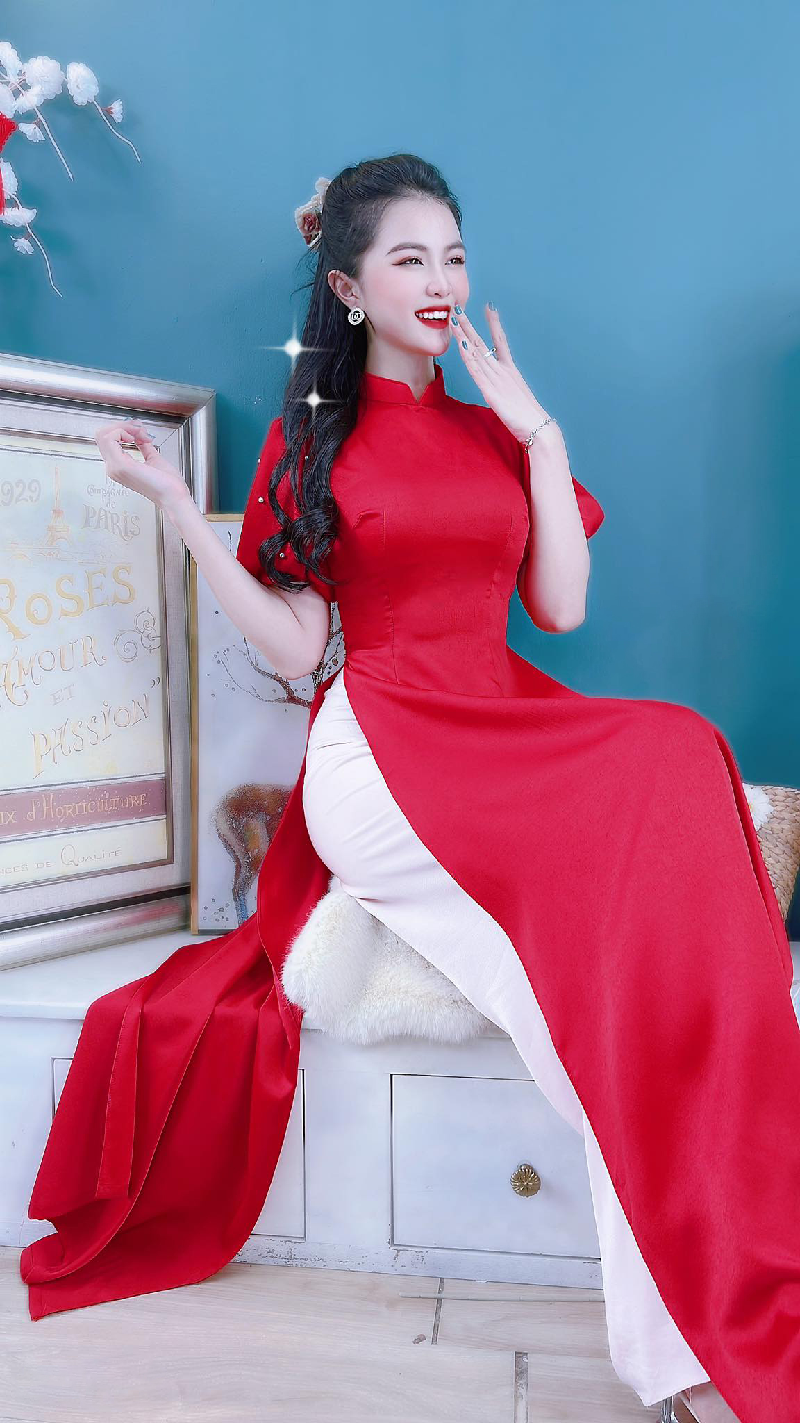 Áo dài đỏ ngày tết