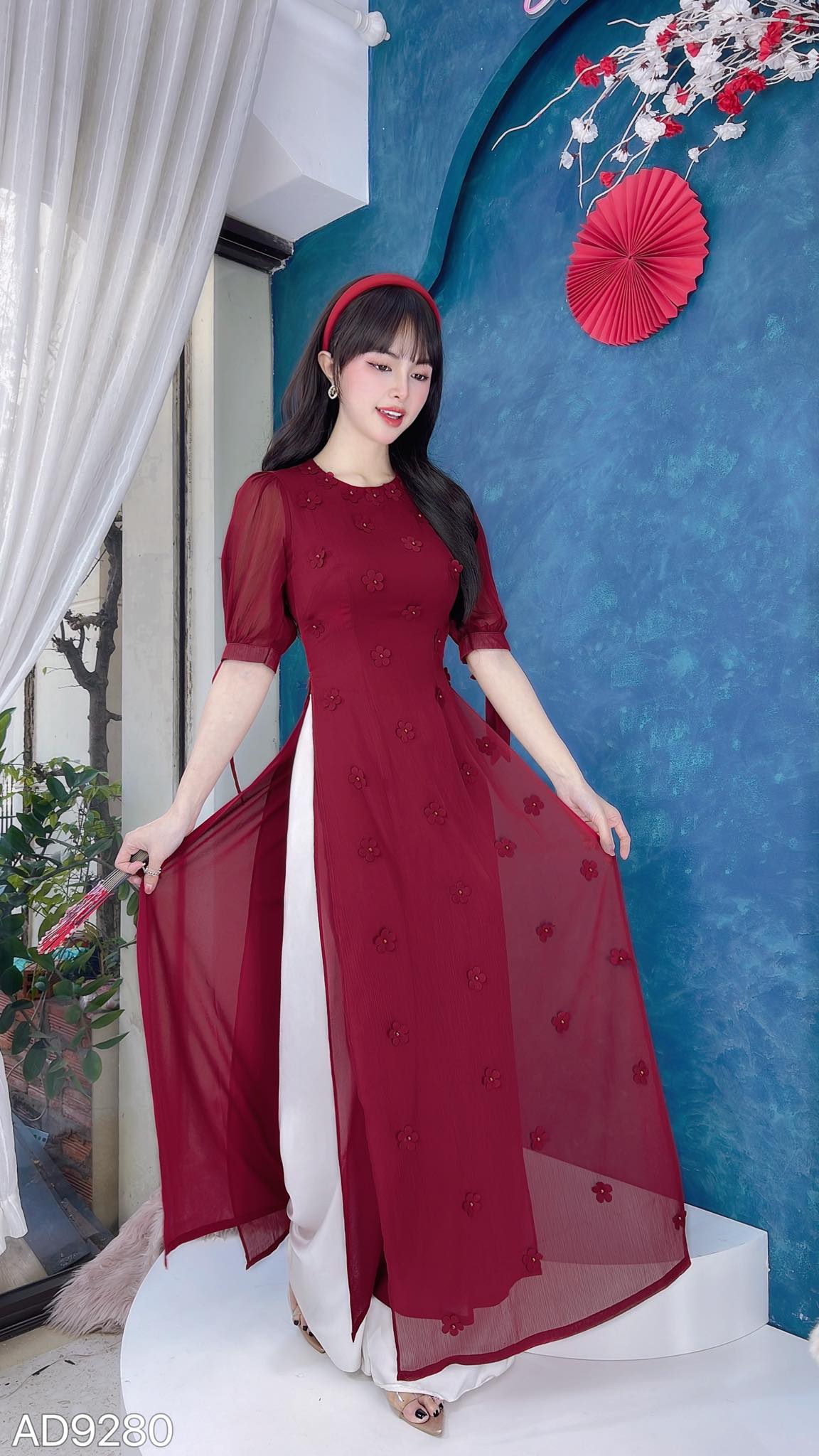 Áo dài đỏ chụp tết