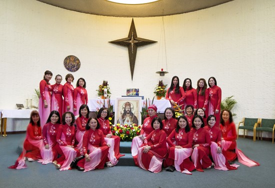 Hình ảnh người công giáo cùng áo dài ca đoàn