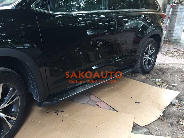 bậc lên xuống xe highlander 2019