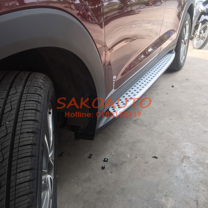 Bậc lên xuống tucson 2018