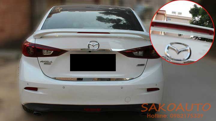 đuôi gió cao có đèn mazda 3