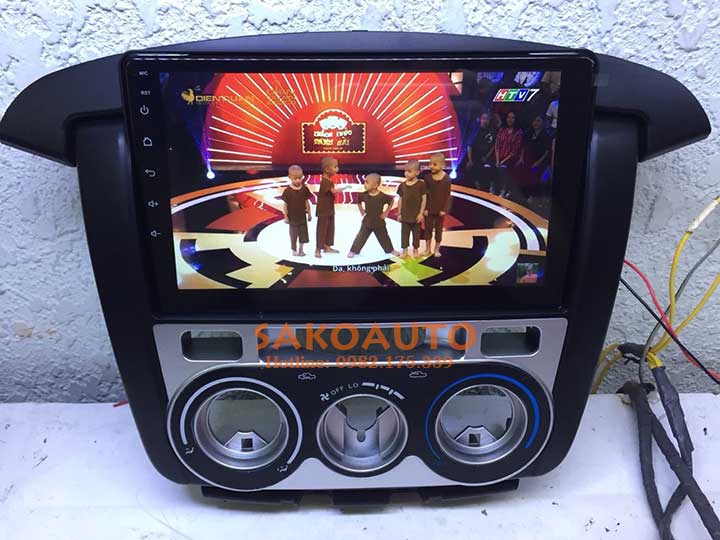 xe innova lắp dvd chạy 4g