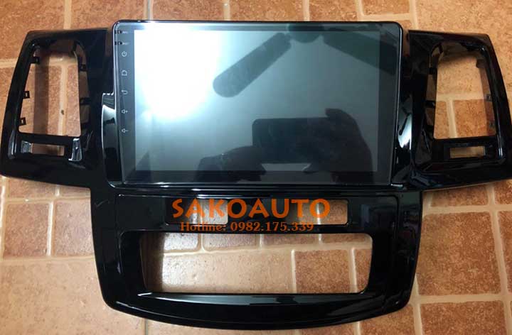 lắp màn hình xe fortuner 2010