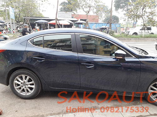 viền kính phía trên mazda 3 2019
