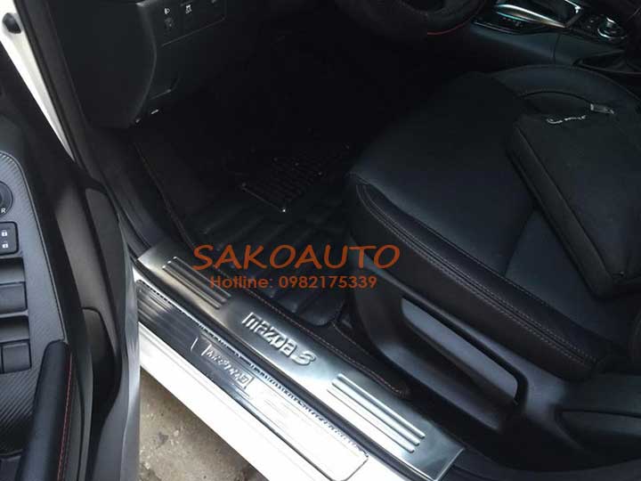 ốp bậc phía trong mazda 3 2019