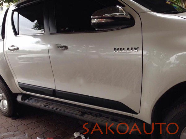 ỐP SƯỜN XE HILUX