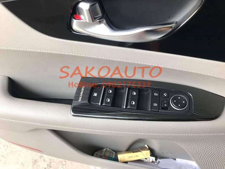 ốp lên kính cerato 2019