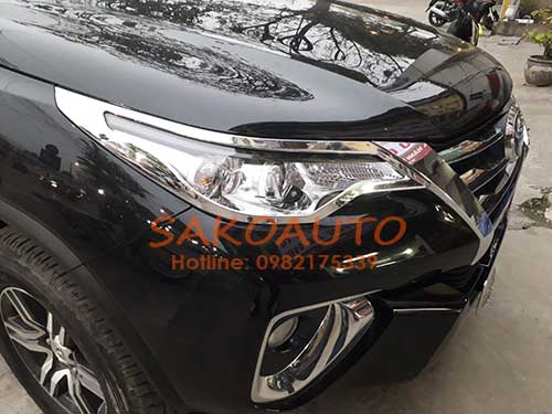 ốp viền đèn trước fortuner 2018