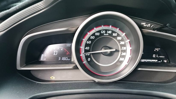 Mazda3 2015 mới báo đèn 