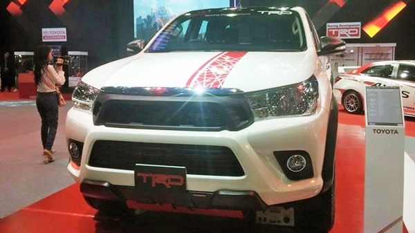 Toyota Hilux Revo 2016 trang bị gói độ TRD Sportivo cực 