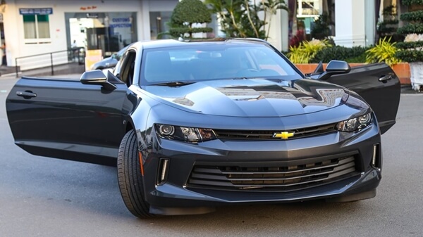 Bộ đôi Chevrolet Camaro 2017 mới đầu tiên “tung cánh” tại Việt Nam