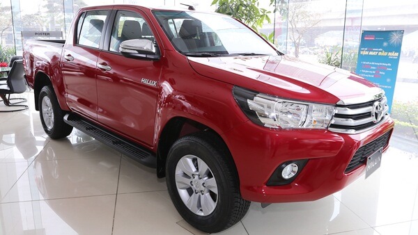 Toyota Việt Nam lặng lẽ ra mắt Hilux 2017 mới, giá từ 631 triệu đồng