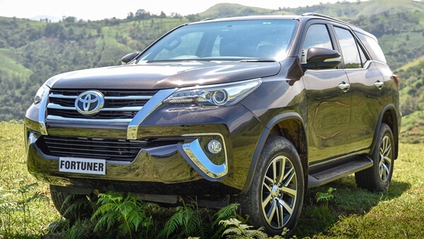 Top 10 xe ô tô bán chạy nhất tháng 11/2017: Toyota Fortuner biến mất