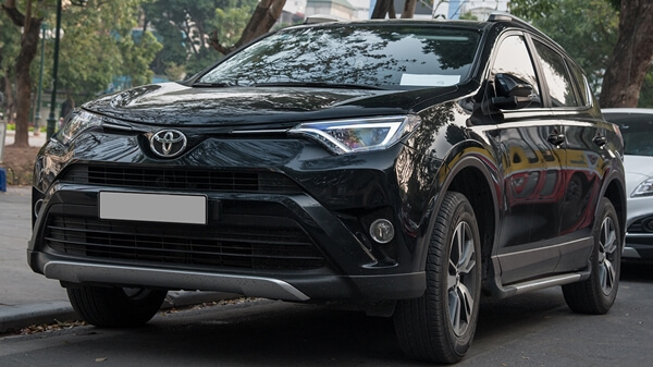 Bắt gặp Toyota RAV4 2017 giá gần 2 tỷ lăn bánh trên phố tại Hà Nội