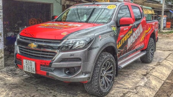 Chevrolet Colorado dán Decal phong cách Racing cực Chất tại Sài Gòn