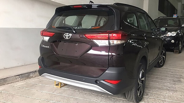 Chiếc tiểu Fortuner đầu tiên về Đại lý Toyota tại Hà Nội ra mắt tháng 8