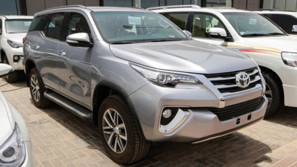 Bị ôm xe làm giá, khách hàng mua Toyota Fortuner 2018 phải đi cửa sau