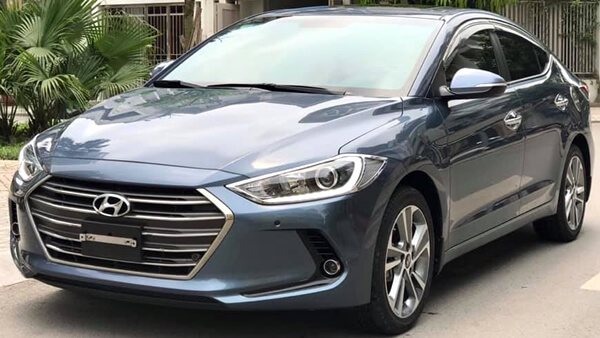 Hyundai Elantra 2.0 AT 2017 màu xanh đá chạy 10.500 km