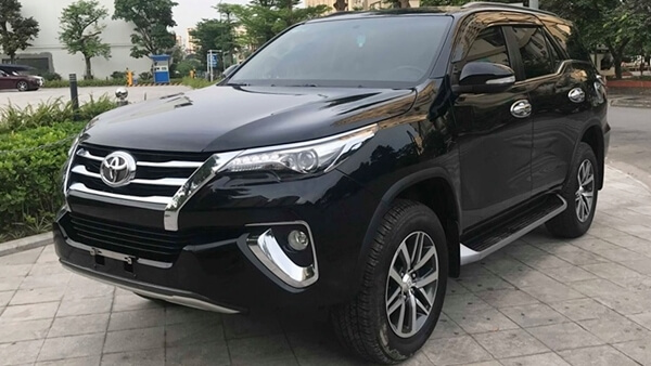 Toyota Fortuner 2.7V AT 4x4 2017 màu đen chạy 14.000 km