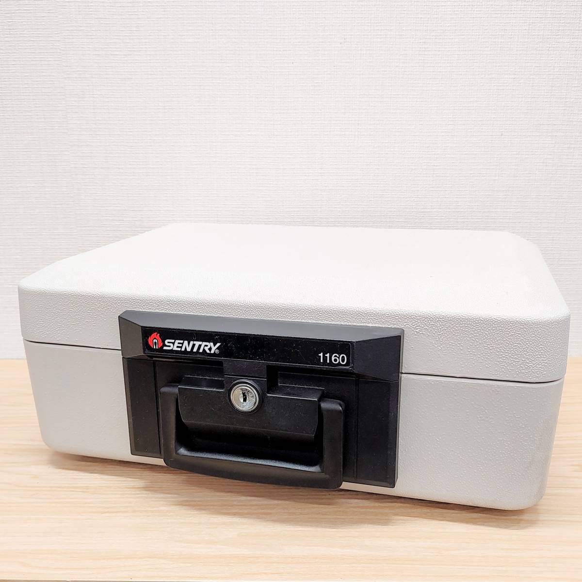 Két mini nhập khẩu Mỹ xách tay chống cháy SENTRY 1160