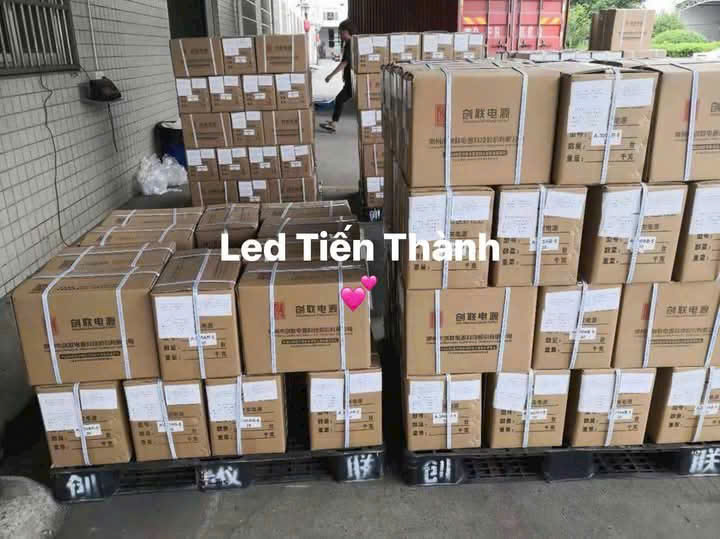 showroom và kho hàng