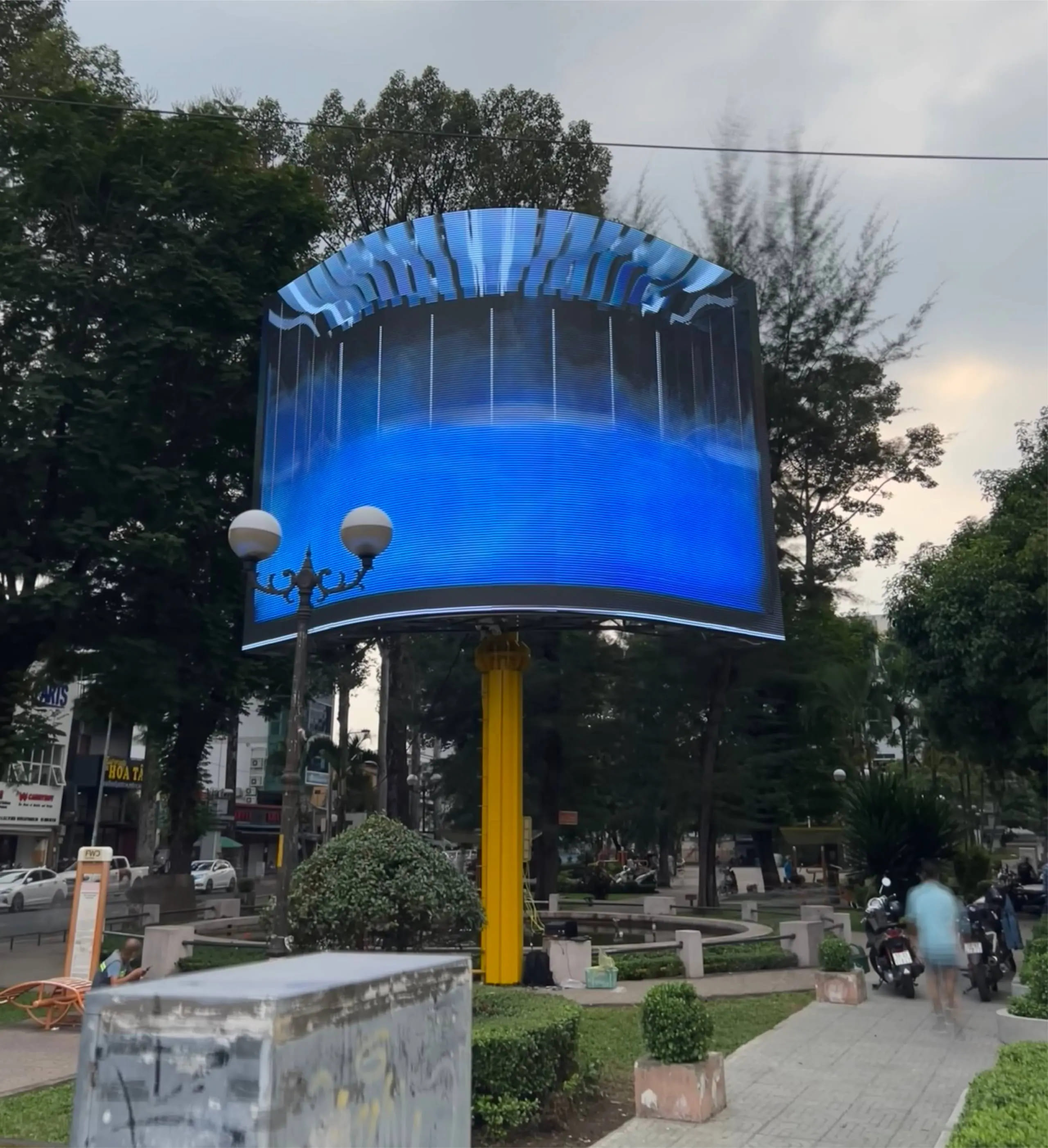 Màn hình LED cong tại Quận 5 – TP.HCM