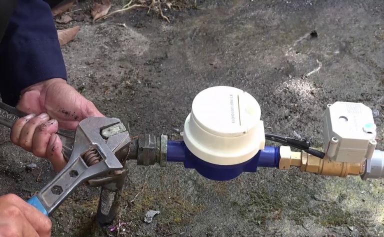 Cách khắc phục đồng hồ nước chảy ngược