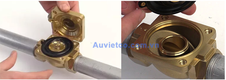 Gioăng có thể bị mòn hoặc màng van bị rác có thể làm van đóng không kín