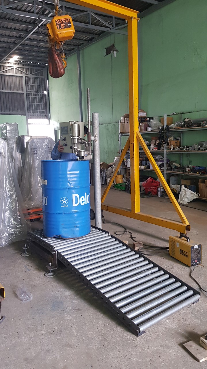 Máy rót thùng phi