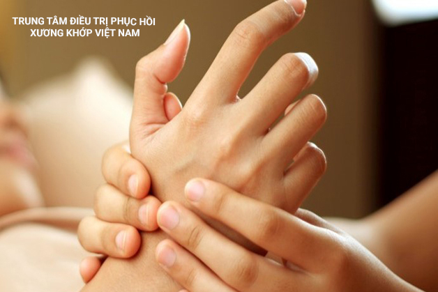 Đau ngón tay, khó cử động ngón tay bị bệnh