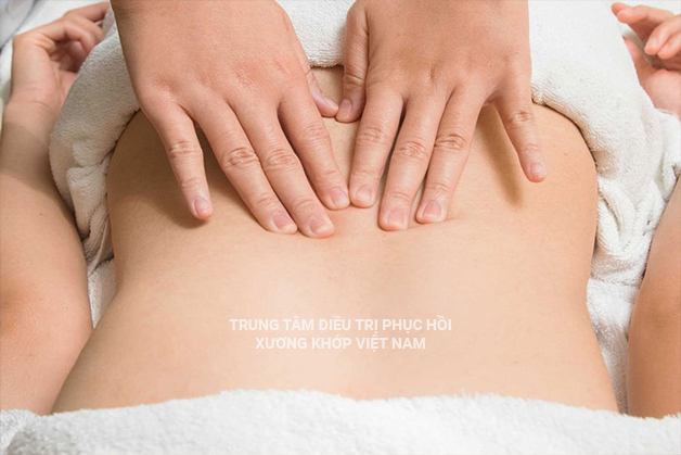 Điều trị Đau dây thần kinh tọa bằng xoa bóp bấm huyệt