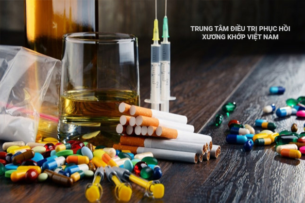 Người bị xương khớp không nên dùng chất kích thích