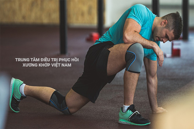 Tập kéo giãn cơ nhị đầu đùi