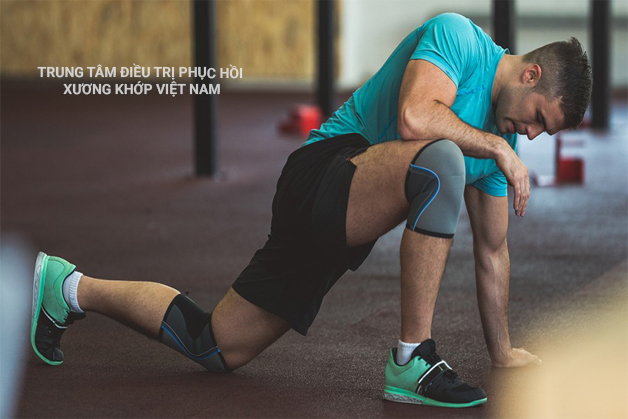 Tập kéo giãn cơ nhị đầu đùi