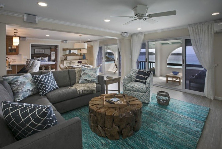 Thiet ke dam chat Coastal Vacation su dung chat lieu go moc