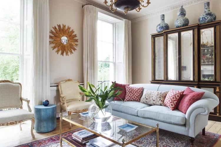 Chac chan cua so di suot tu san den tran de cho hieu ung co dien dac trung