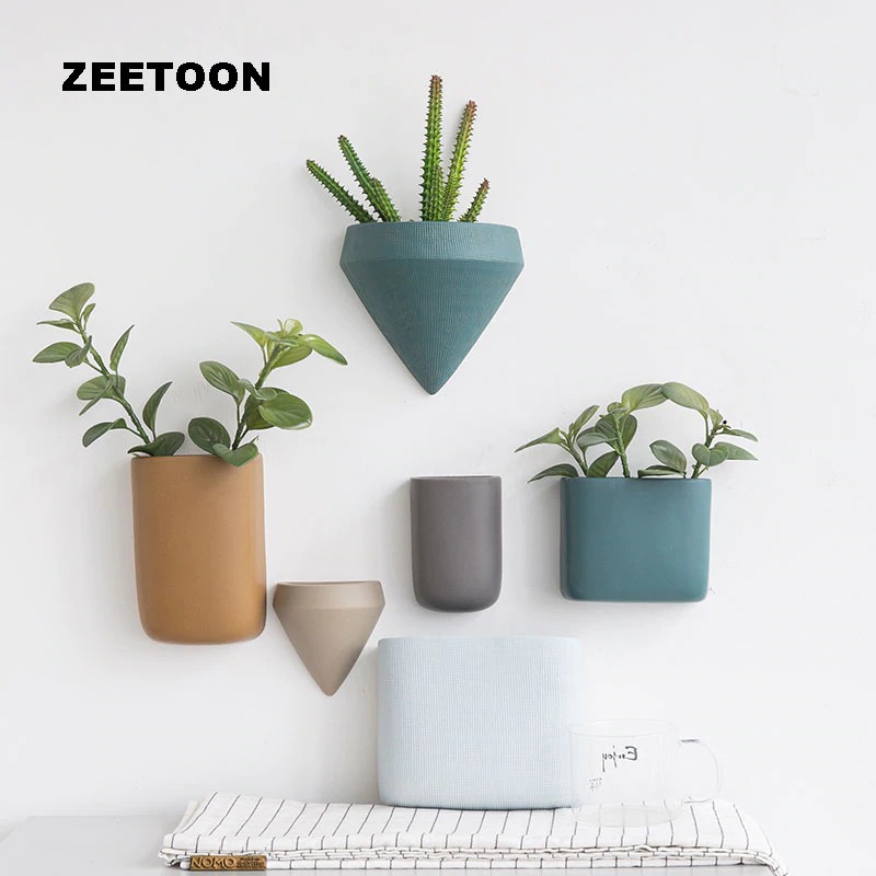 Binh hoa op tuong gom voi nhieu mau sac bat mat