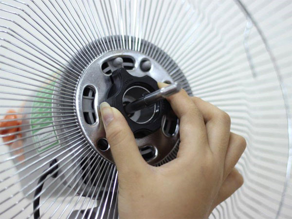 Hướng dẫn lắp quạt cây 5 cánh đơn giản nhất.