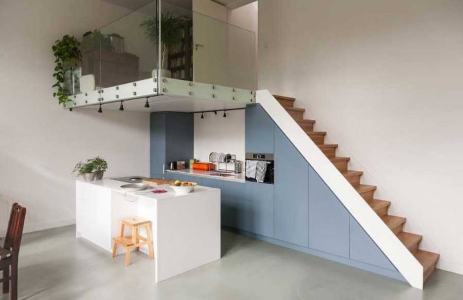 Gac lung op kinh nho nhan cho khong gian lam viec