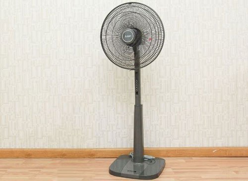Quạt cây đứng Mitsubishi dùng có tốt không?