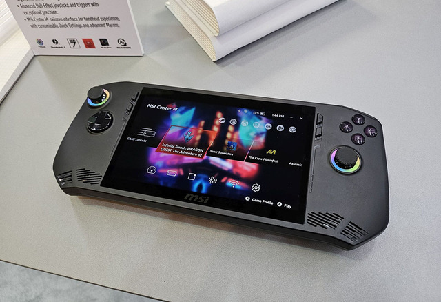 Các thương hiệu tập trung phát triển các thiết bị chơi game cầm tay